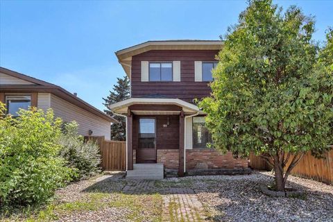 99 Shawmeadows Close SW Calgary AB T2Y 1A6
