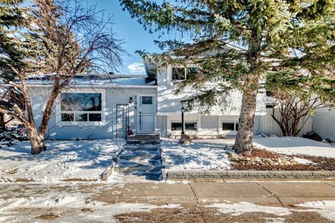 236 Pinecliff Way NE Calgary AB T1Y 3X3