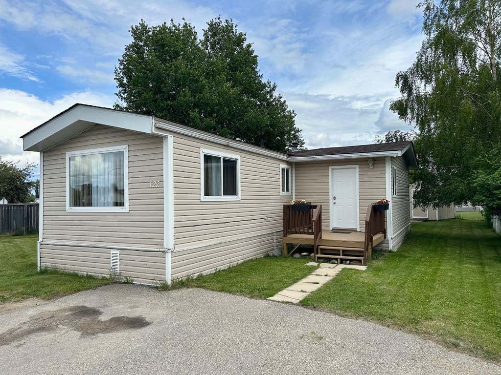 Photo of 122 River Valley Estates Est, Whitecourt, AB T7S 1K1 (MLS # A2322127)