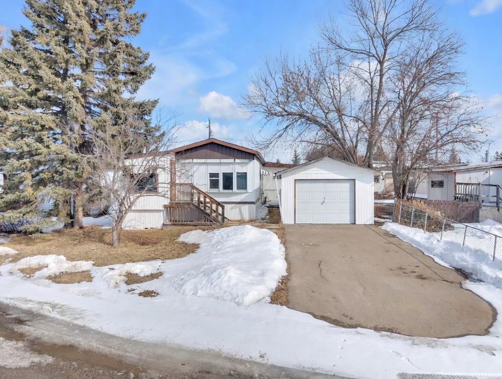 Photo of 4 21A St Close, Bowden, AB T0M 0K0 (MLS # A2293078)