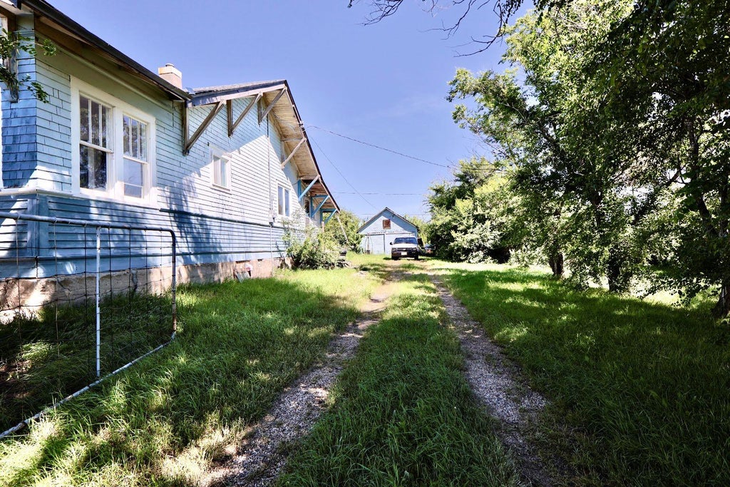 Photo of 112 1 Avenue, Sibbald, AB T0J 3E0 (MLS # A2327785)