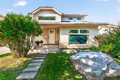 Photo of 7 Woodbrook Way SW, Calgary, AB T2W 4J7 (MLS # A2346273)