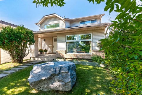 Photo of 7 Woodbrook Way SW, Calgary, AB T2W 4J7 (MLS # A2346273)