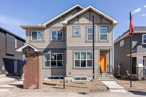 61 Aquila Terrace NW Calgary AB T3R 2N8