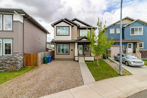 Photo of 679 Keystone Chase W, Lethbridge, AB T1J 5G2 (MLS # A2312743)