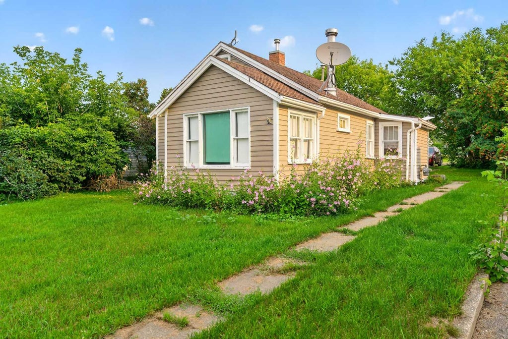 Photo of 11216 106 Ave Avenue, Fairview, AB T0H 0B4 (MLS # A2335964)