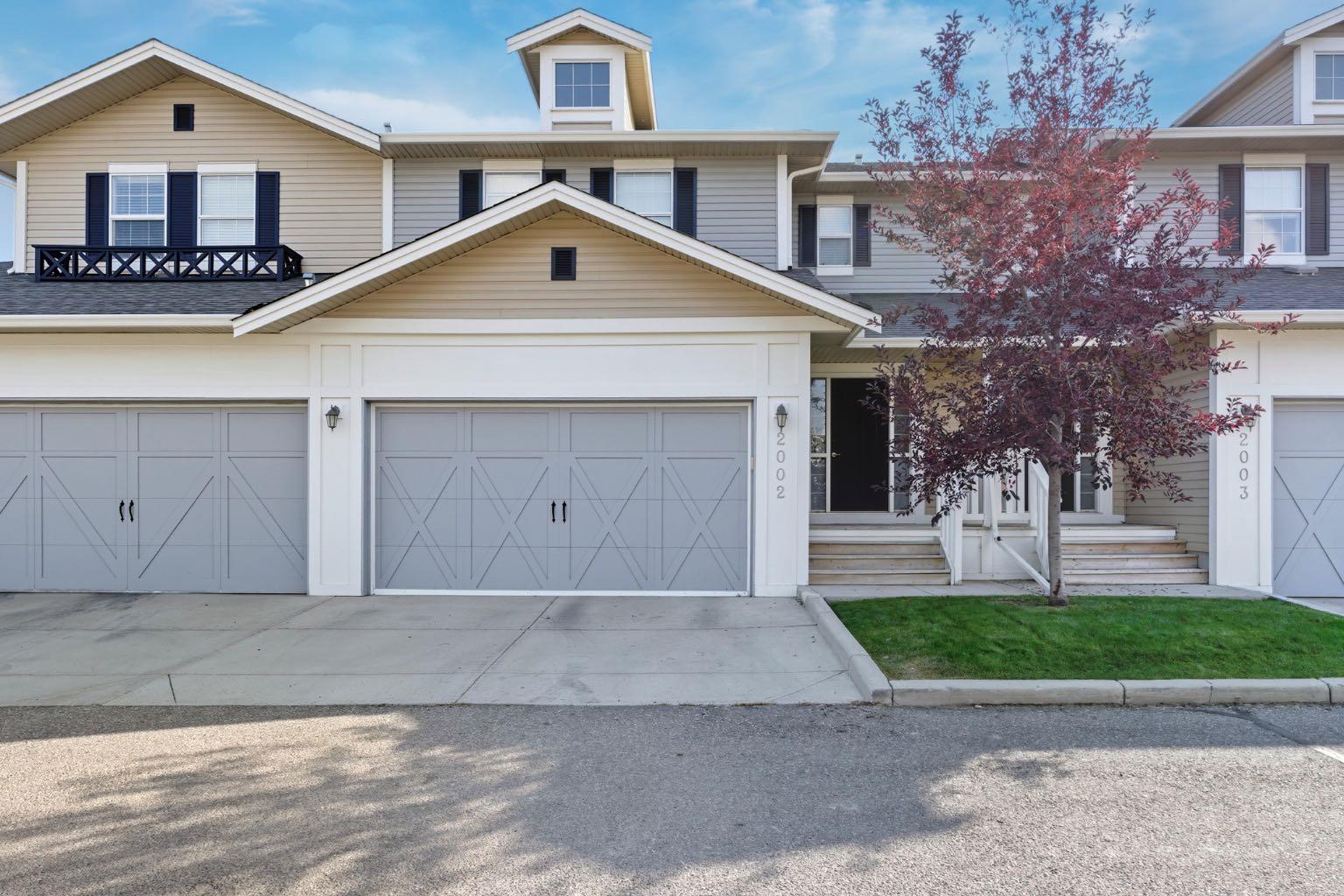 1001 8 Street NW 2002