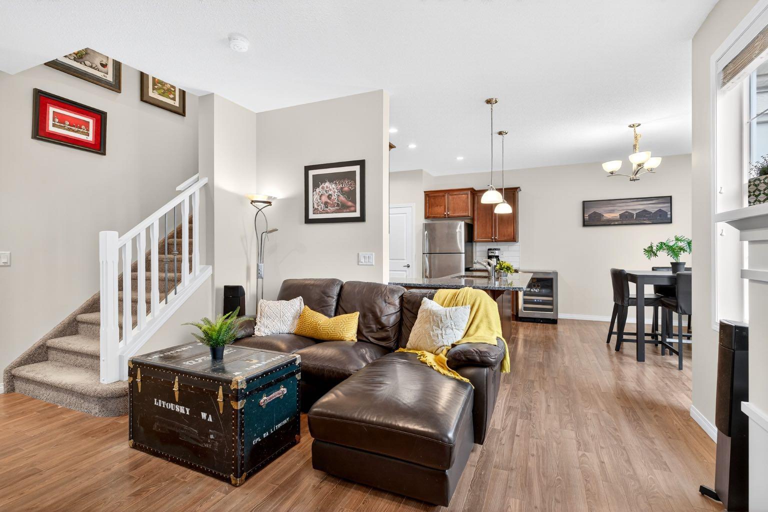 1001 8 Street NW 2002