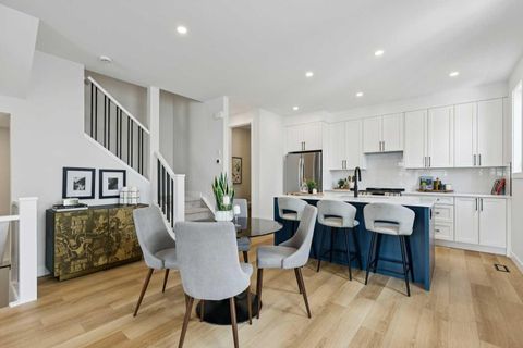 440 32 Avenue NW 4 Calgary AB T2M 2P9