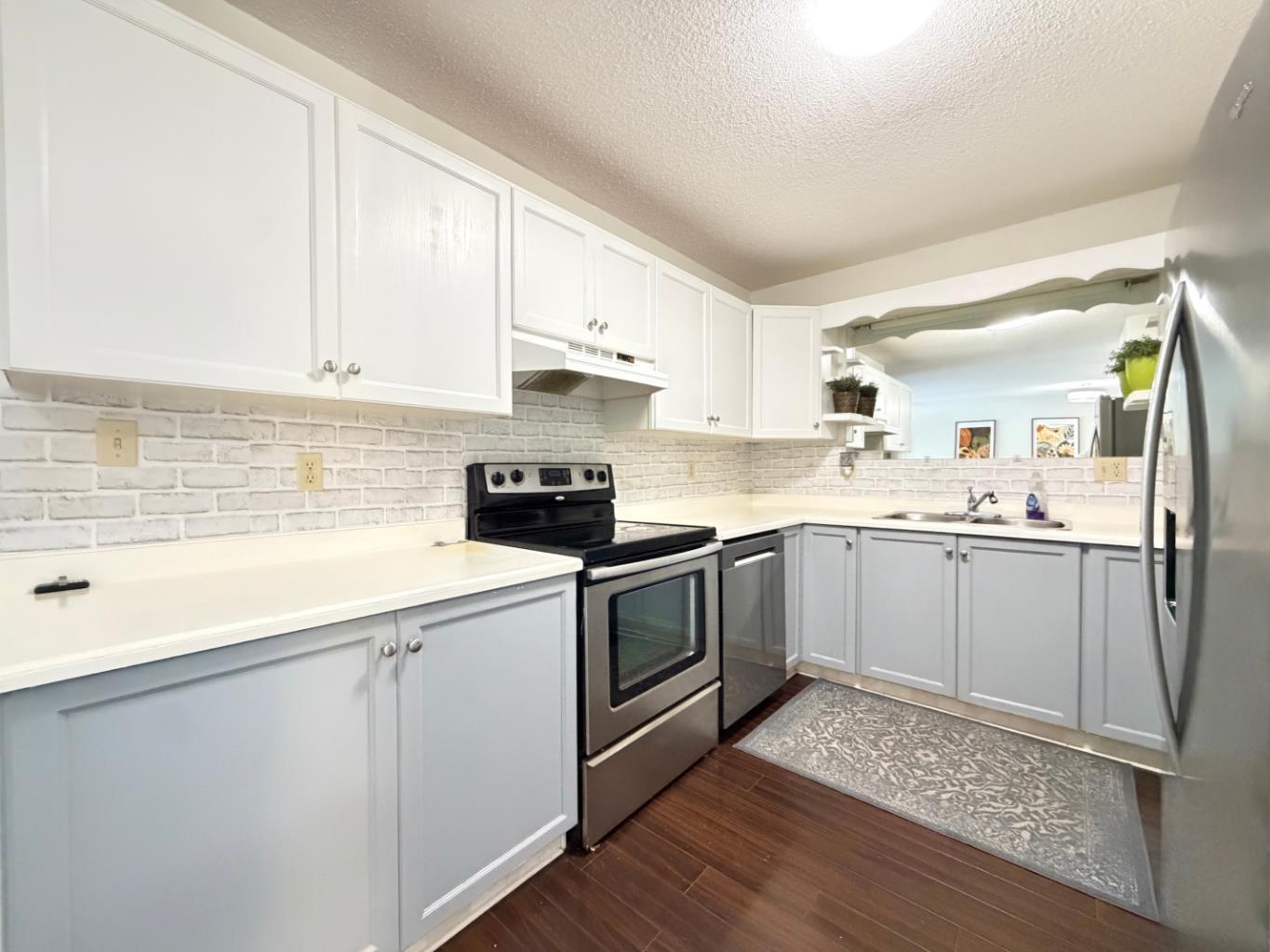 240 Ebert Close