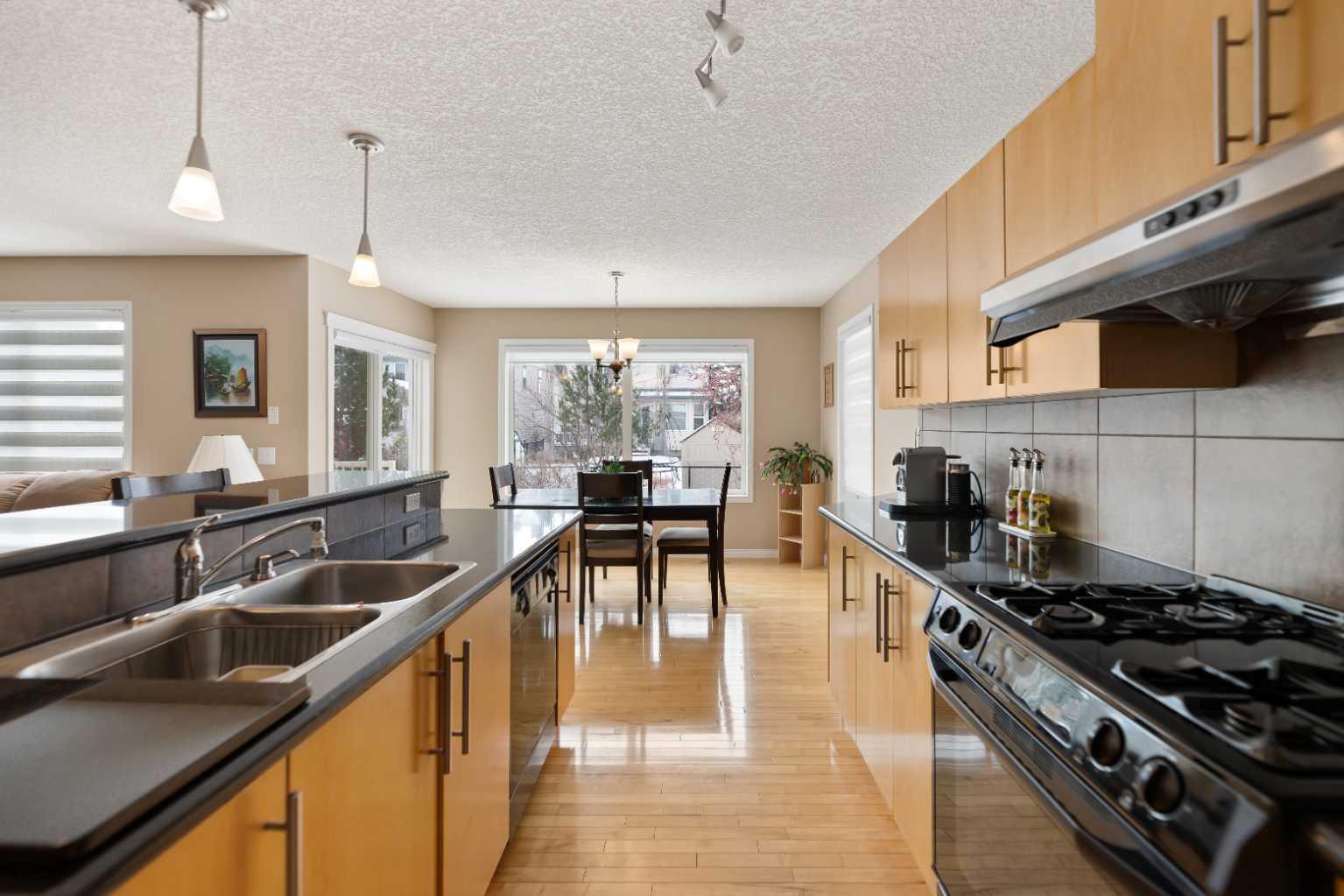 43 Cougarstone Court SW