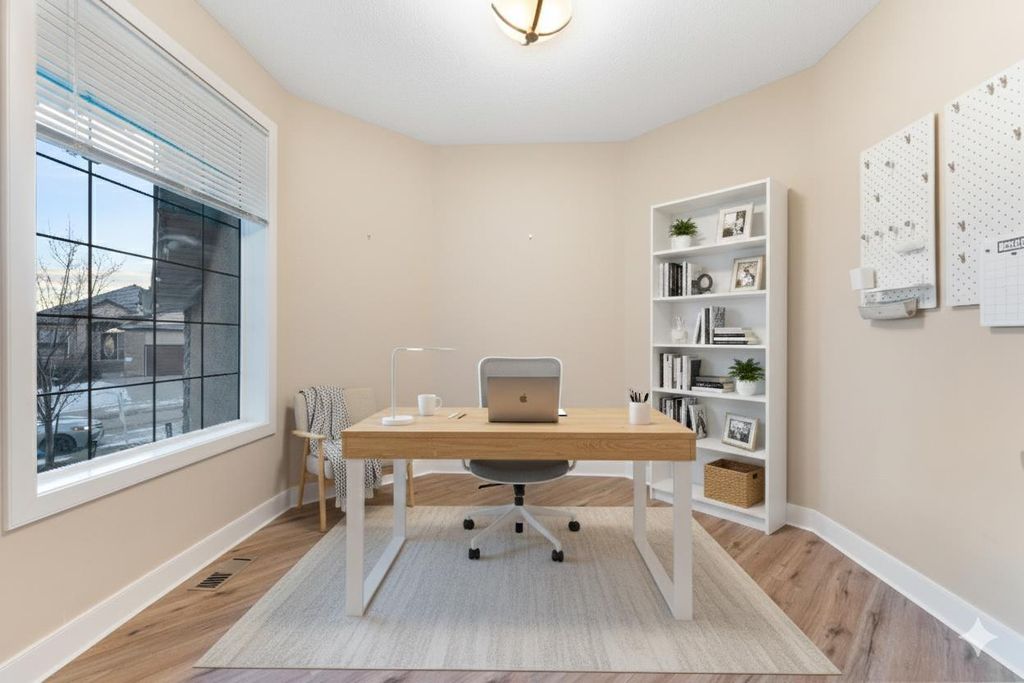 Photo of 70 Royal Ridge Manor NW, Calgary, AB T3G 5Z1 (MLS # A2280887)