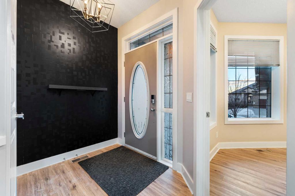 Photo of 70 Royal Ridge Manor NW, Calgary, AB T3G 5Z1 (MLS # A2280887)