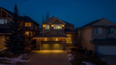 70 Royal Ridge Manor NW Calgary AB T3G 5Z1