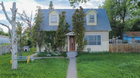 Photo of 1218 13 Street N, Lethbridge, AB T1H 2T6 (MLS # A2336806)