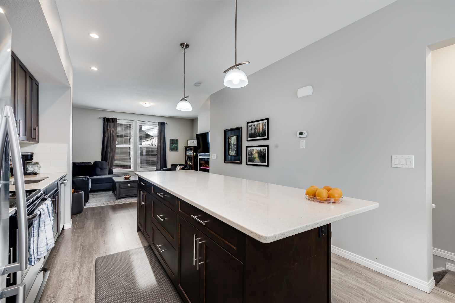 280 Williamstown Close NW 803