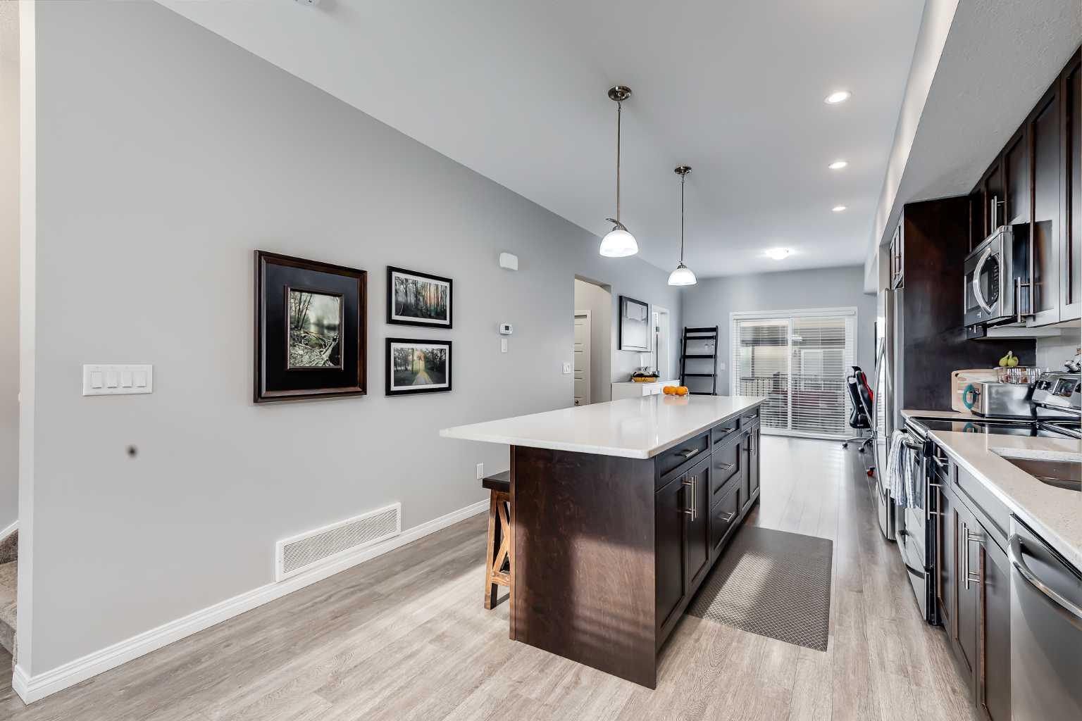 280 Williamstown Close NW 803