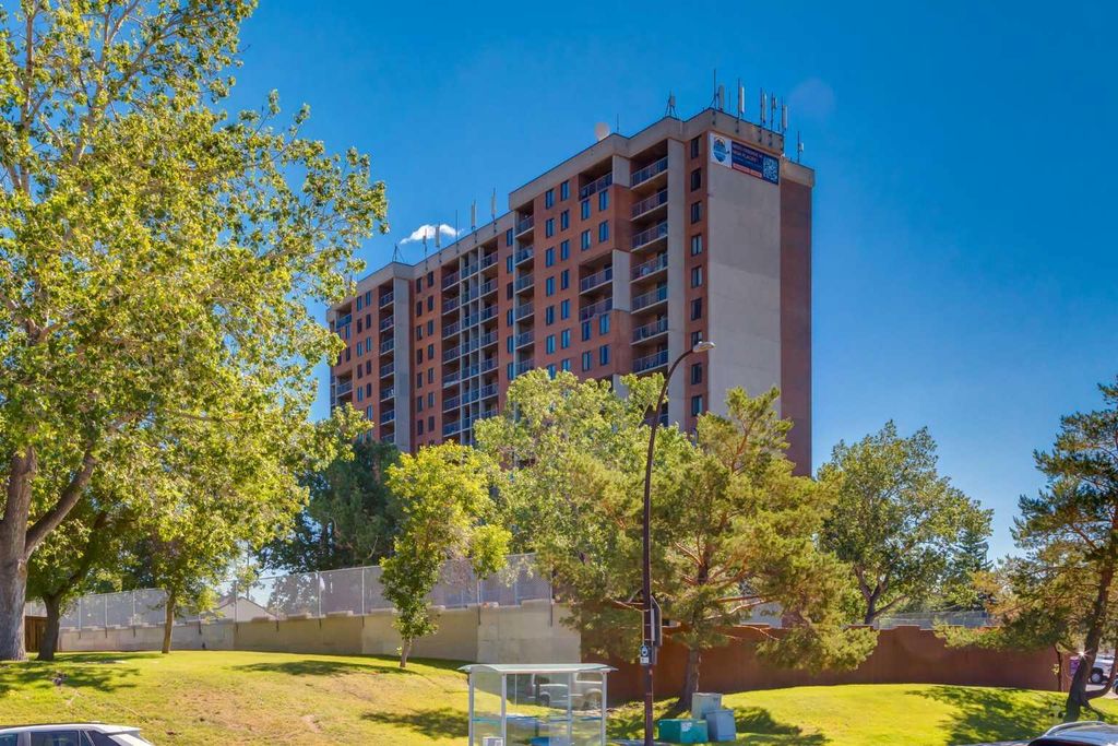 Photo of 4944 Dalton Drive NW #410, Calgary, AB T3A 2E6 (MLS # A2328864)