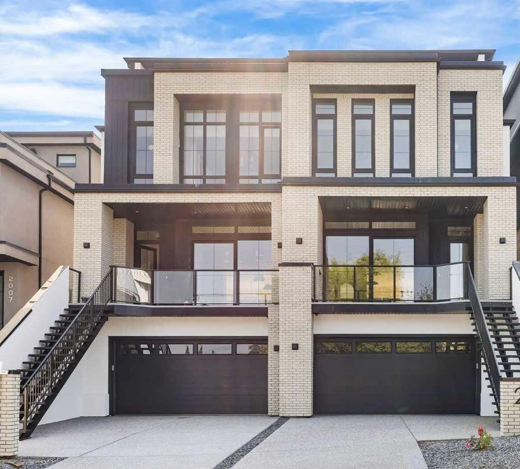 Photo of 2009 28 Avenue SW, Calgary, AB T2T 1K4 (MLS # A2335164)