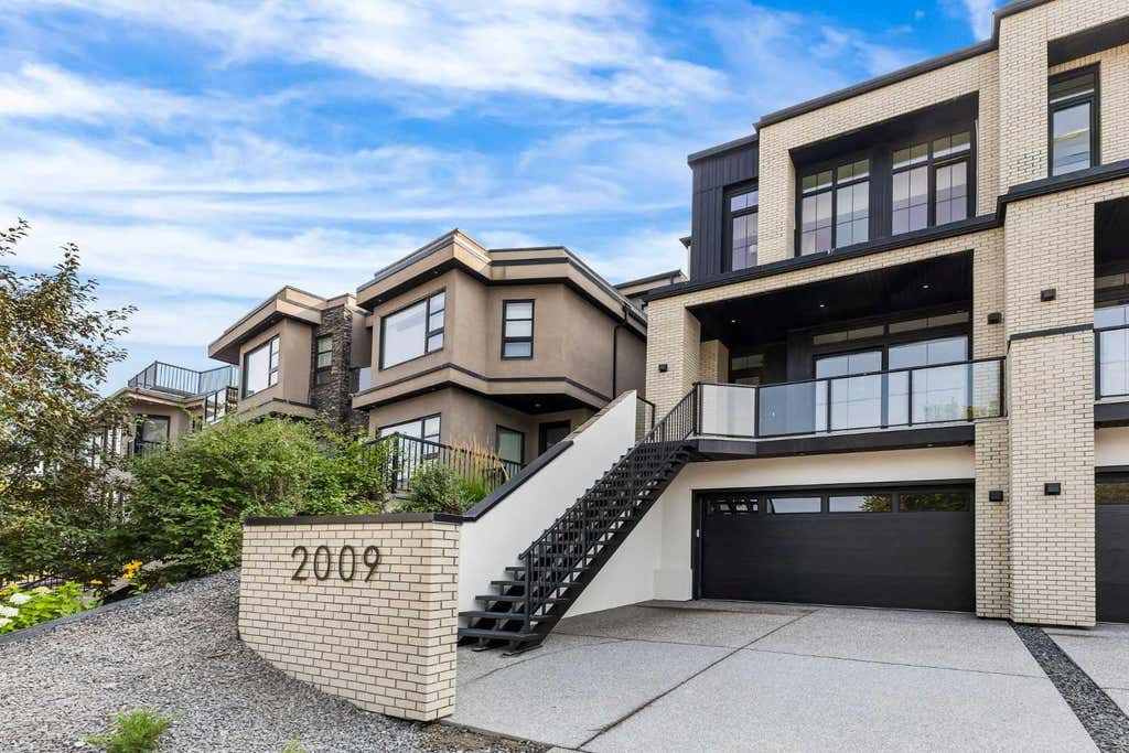 Photo of 2009 28 Avenue SW, Calgary, AB T2T 1K4 (MLS # A2335164)