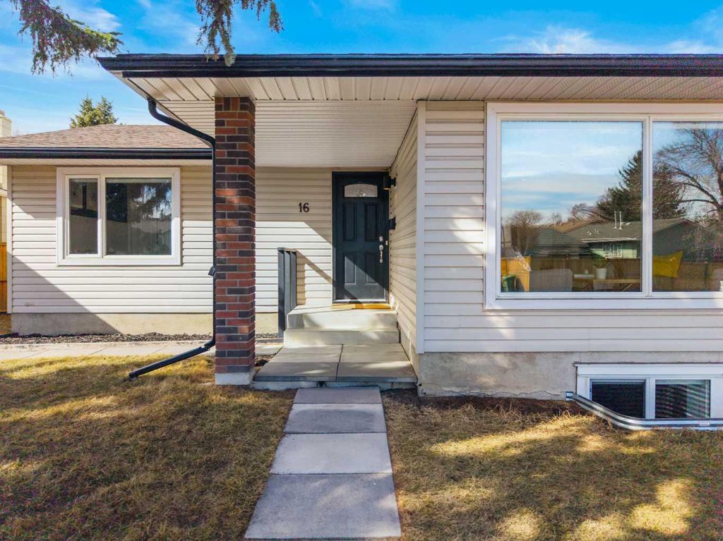 Photo of 16 Midcrest Rise SE, Calgary, AB T2X 1B7 (MLS # A2294731)