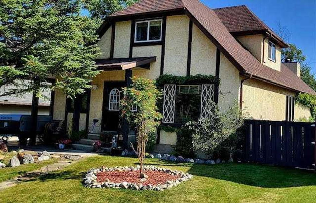 Photo of 201 HANSEN Drive, Hinton, AB T7V 1J1 (MLS # A2300096)