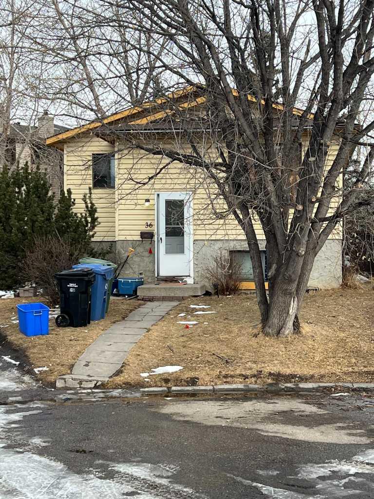 36 Castleglen Place NE