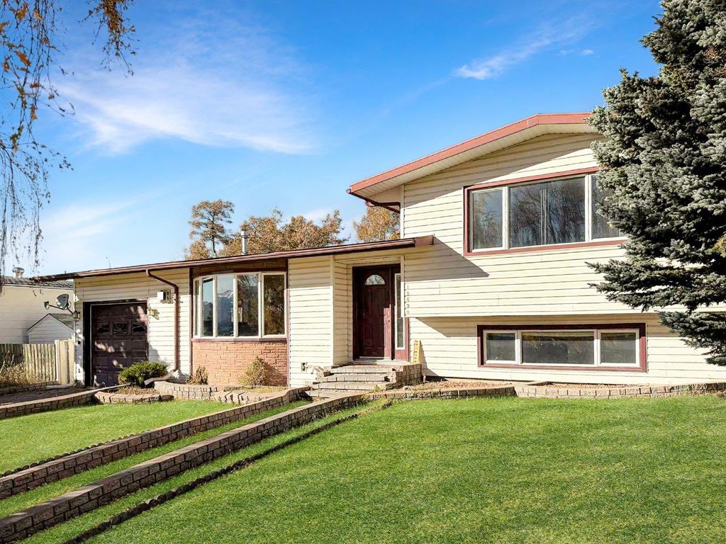 Photo of 10530 98th Avenue, Grande Cache, AB T0E 0Y0 (MLS # A2265249)