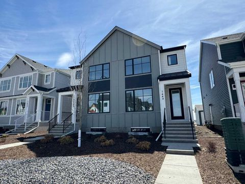 Photo of 1449 Rangeview Drive SE, Calgary, AB T3S 0P8 (MLS # A2309546)