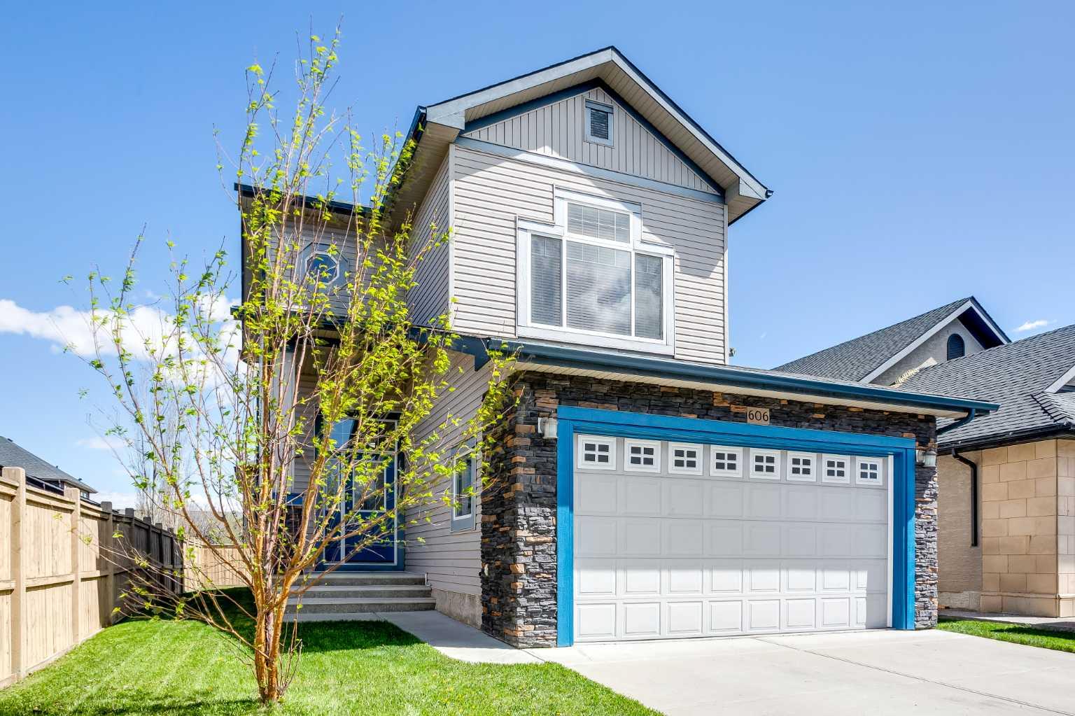 606 Montgomery Close SE