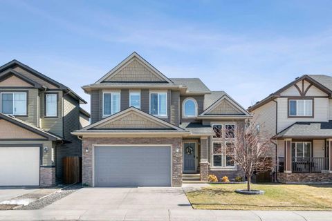 809 Canoe Green SW Airdrie AB T4B 3K6