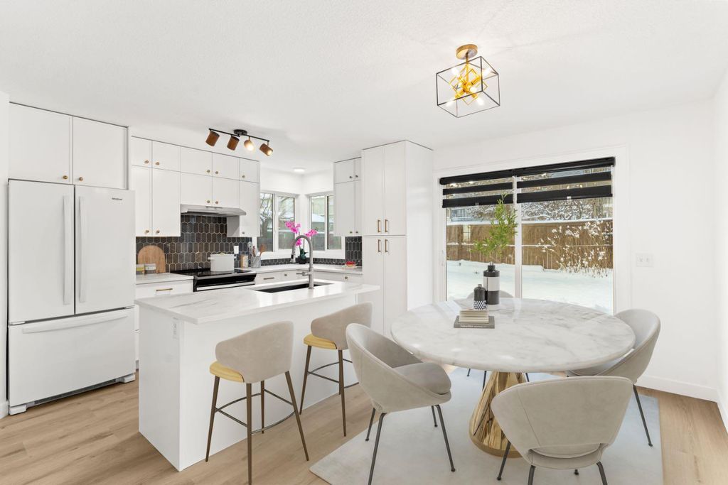 Photo of 111 Macewan Glen Close NW, Calgary, AB T3K 2C2 (MLS # A2273034)