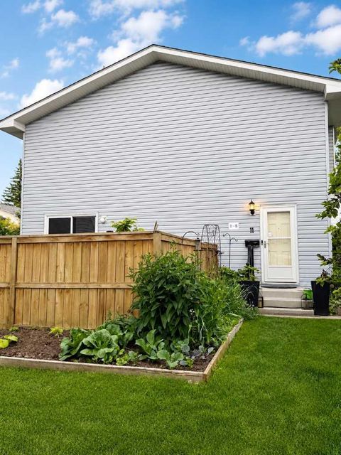 Photo of 4810 40 Avenue SW #11, Calgary, AB T3E 1E5 (MLS # A2320249)