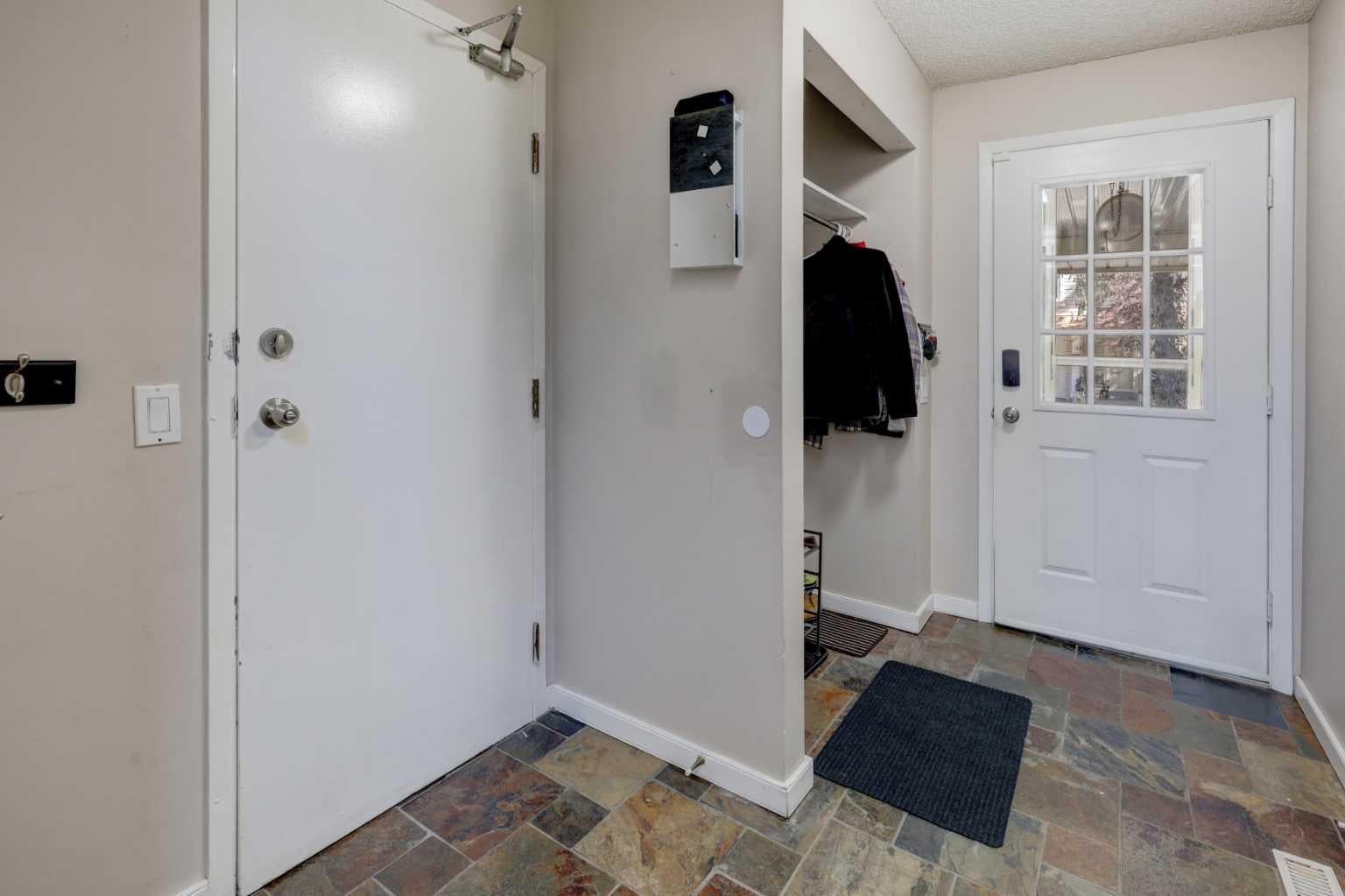 738 Queenston Terrace SE