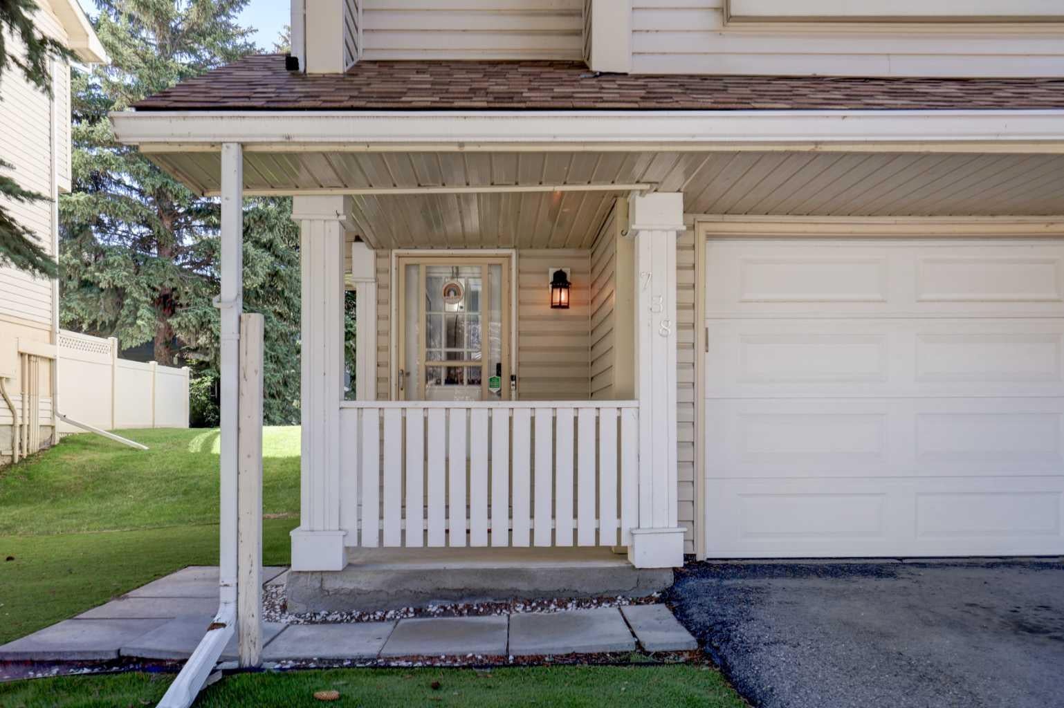 738 Queenston Terrace SE