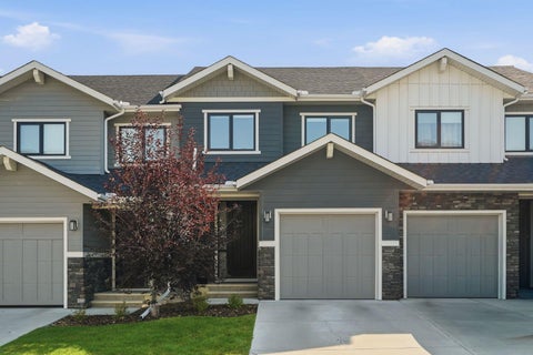 Photo of 154 Crestridge Common SW, Calgary, AB T3B 6J5 (MLS # A2341490)