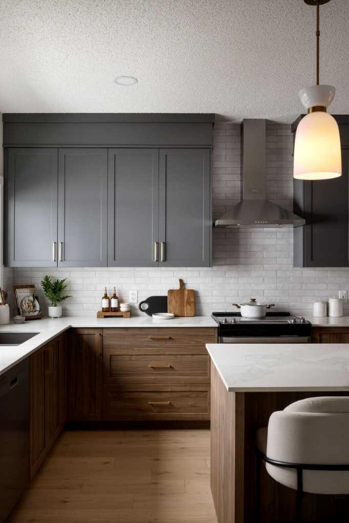 329 Creekside Drive SW