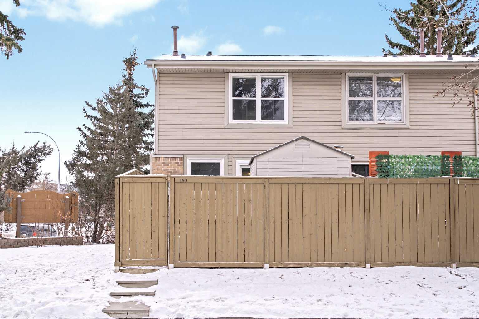 123 Queensland Drive SE 180