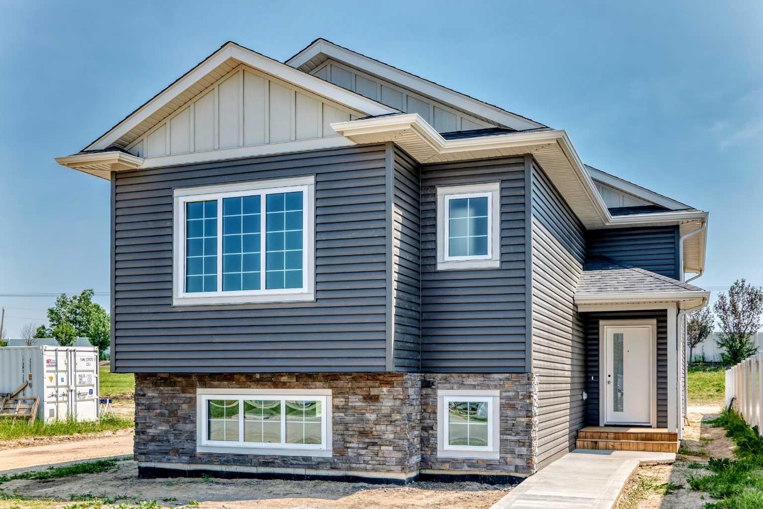 121 Aztec Crescent