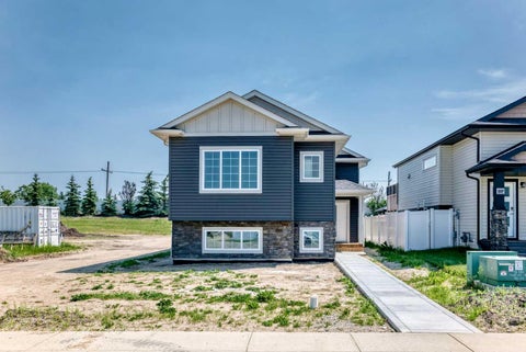 Photo of 121 Aztec Crescent, Blackfalds, AB T4M 0M7 (MLS # A2330101)