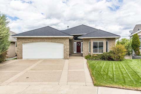Photo of 28 Chinook Place SW, Medicine Hat, AB T1A 8S1 (MLS # A2329841)