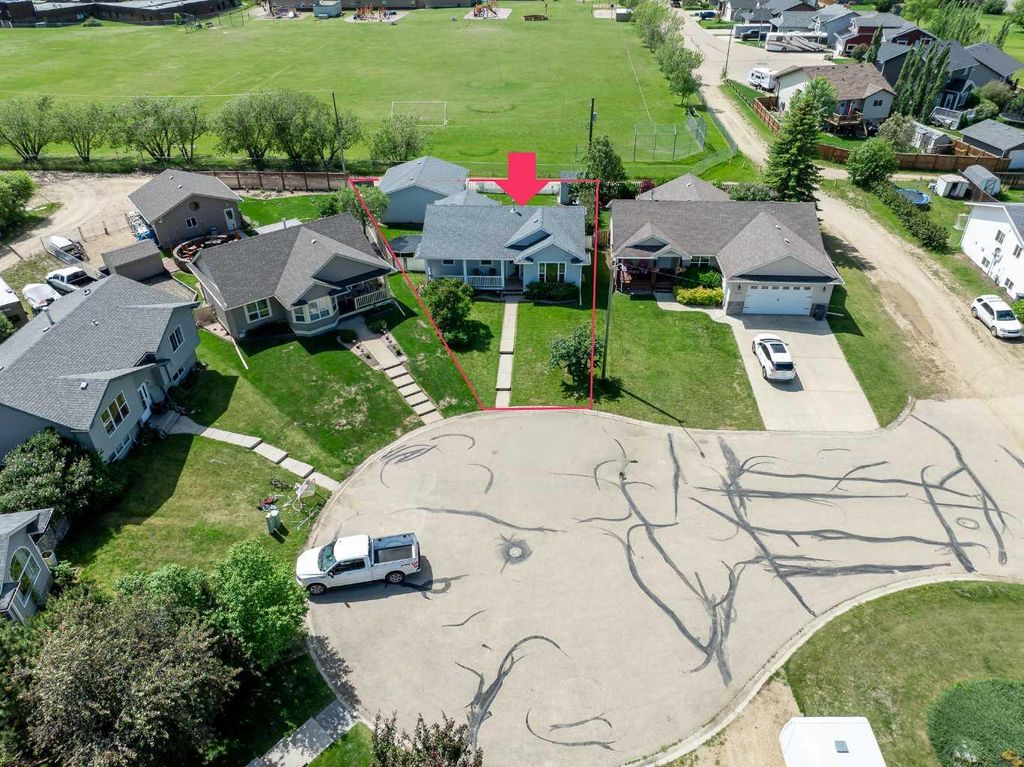 Photo of 5310 47A Street Close, Bentley, AB T0C 0J0 (MLS # A2324734)