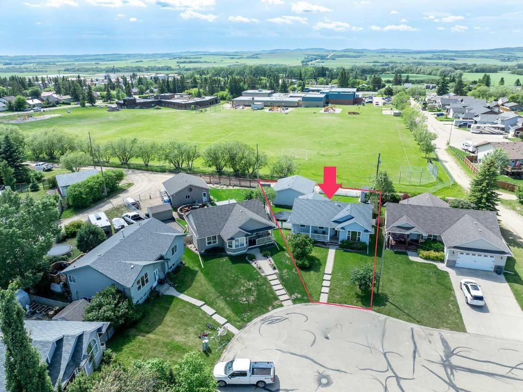 Photo of 5310 47A Street Close, Bentley, AB T0C 0J0 (MLS # A2324734)