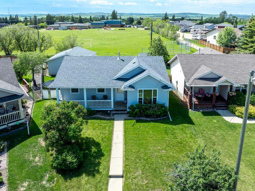 Photo of 5310 47A Street Close, Bentley, AB T0C 0J0 (MLS # A2324734)