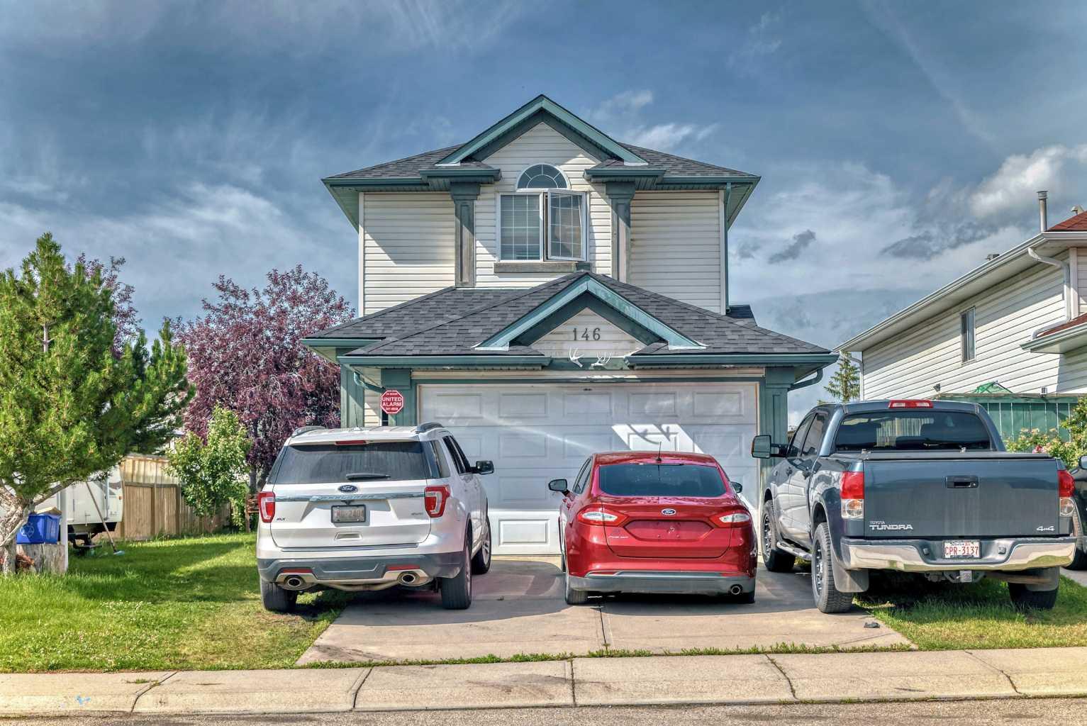 146 Saratoga Close NE