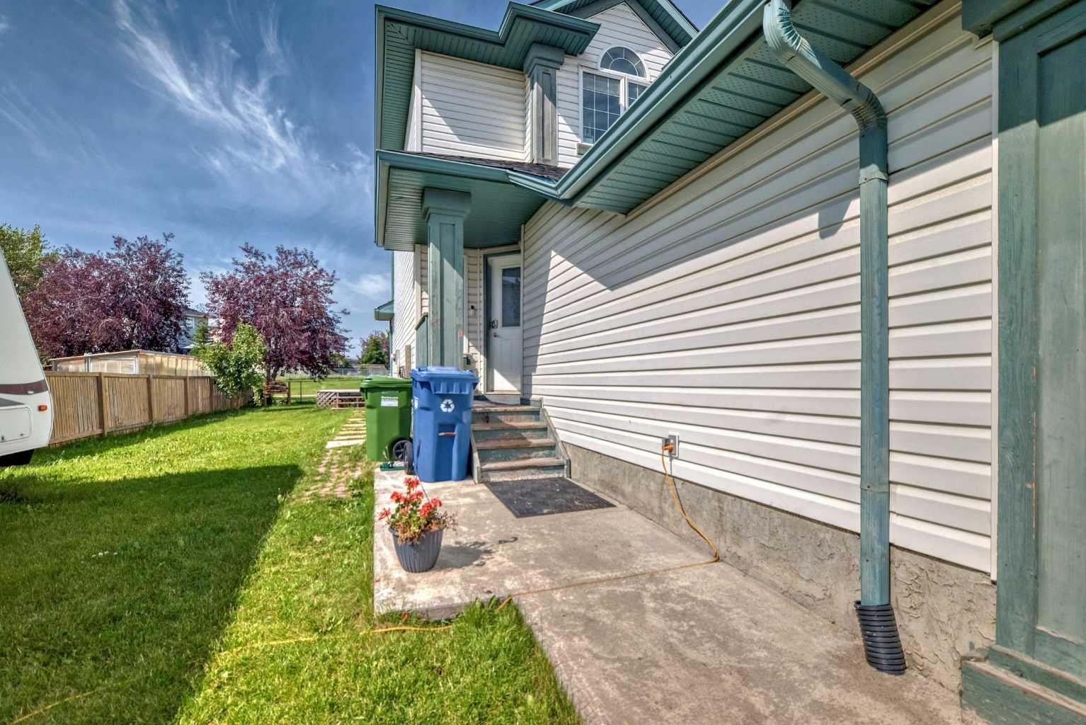 146 Saratoga Close NE