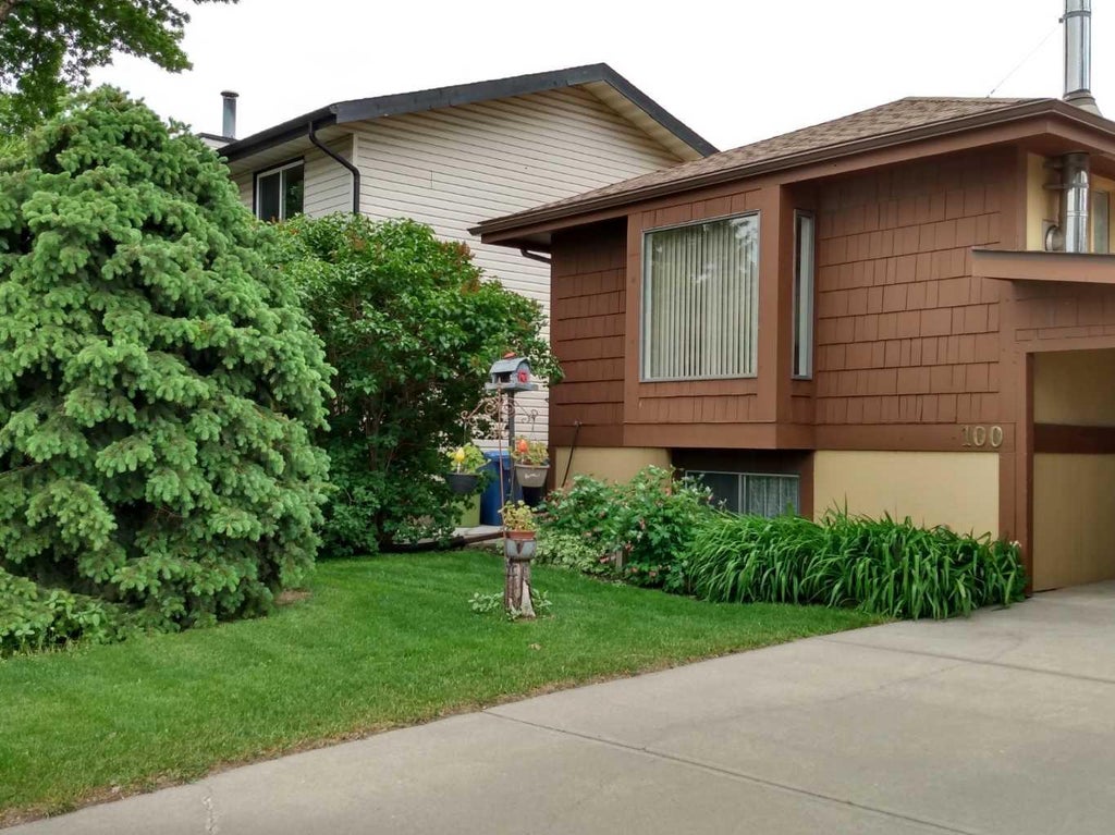 Photo of 100 Doverglen Crescent SE, Calgary, AB T2B 2P6 (MLS # A2350083)