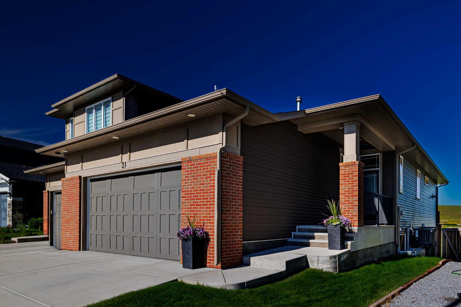 21 Crestridge Bay SW