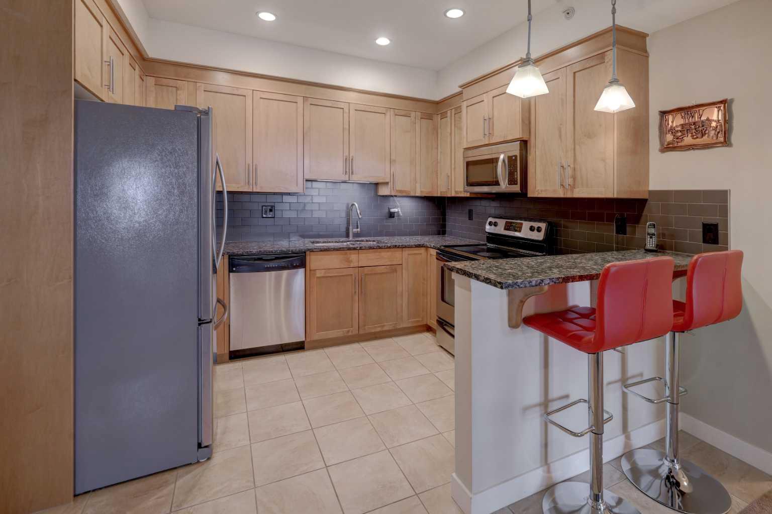 1005B Westmount Drive 301