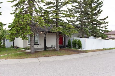 Photo of 95 Castleridge Close NE, Calgary, AB T3J 1Y9 (MLS # A2310016)